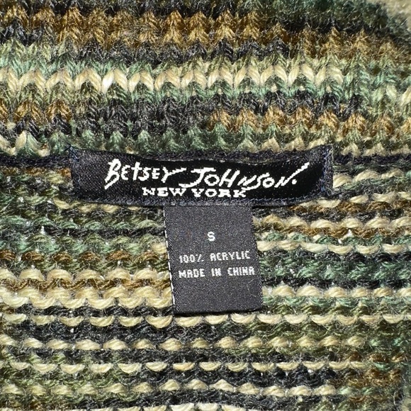 Betsey Johnson VINTAGE camouflage sweater coat! Women’s size Small💐💕💐 - Picture 3 of 6